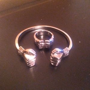 Hands ring and bracelet